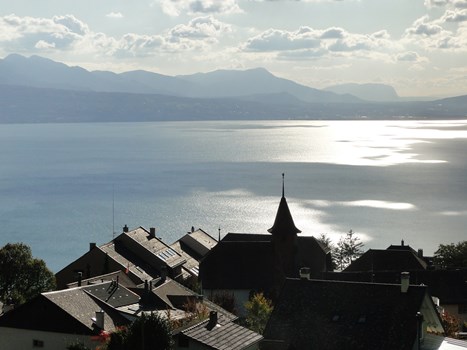 Vue sur Le Léman avec Belmont et son clocher - Octobre 2011 - I. Fogoz